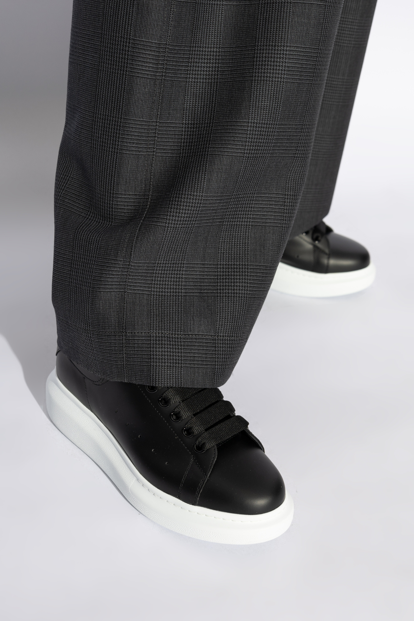 Black Sneakers Alexander McQueen - Vitkac AS